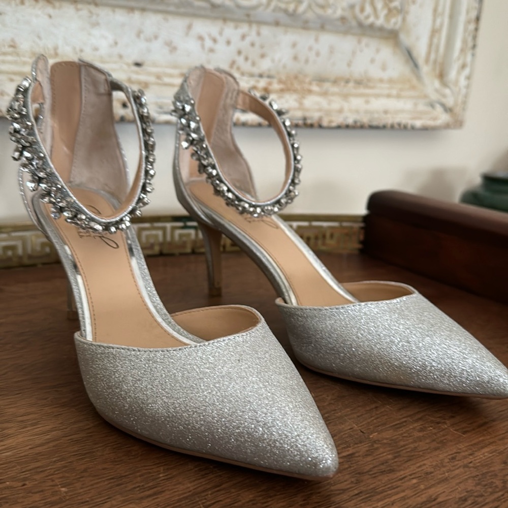 Jewel by Badgley Mischka silver heels